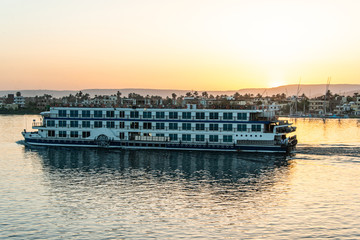 Nilfahrt und Nassersee Kreuzfahrt bei Cleopatra Travel